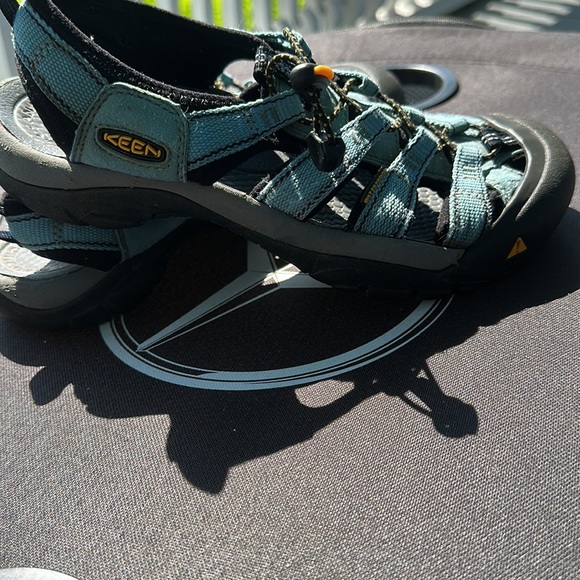 Women’s Keen newport sandals - Picture 2 of 4